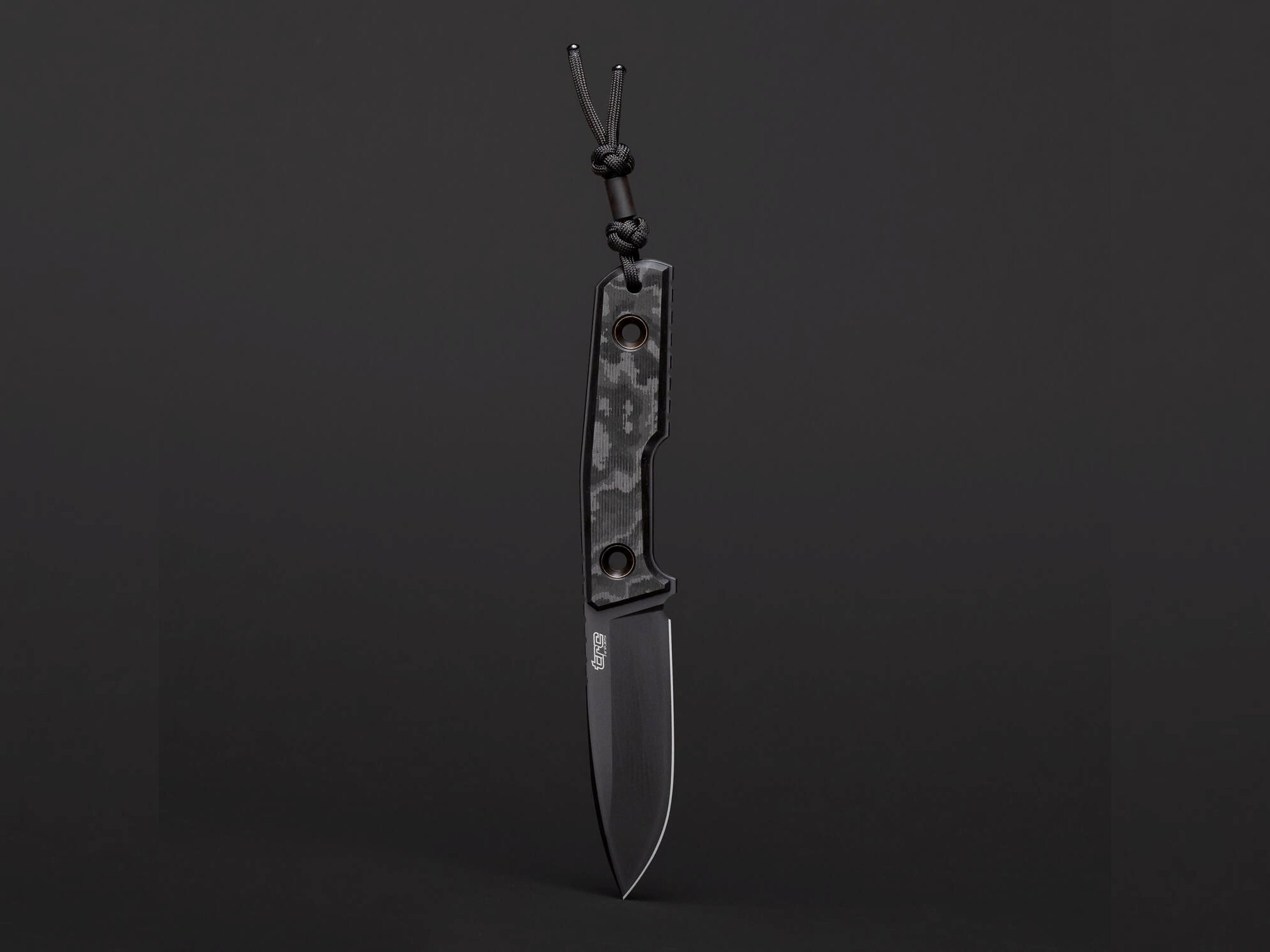 URBAN TACTICAL SIGNATURE SERIES - Elmax steel blade with BLACK CAMO CARBON FIBER handle, 98mm blade length